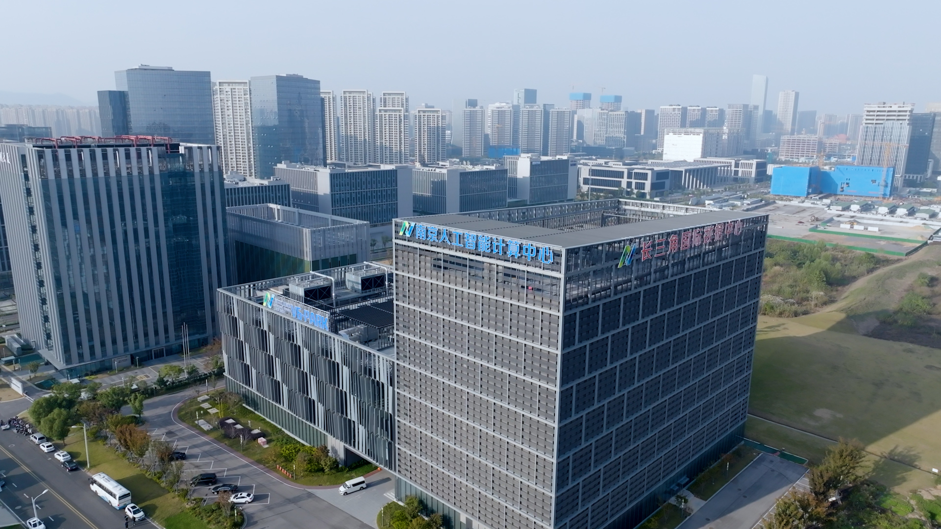 南京人工智能盘算中心外景图.jpg